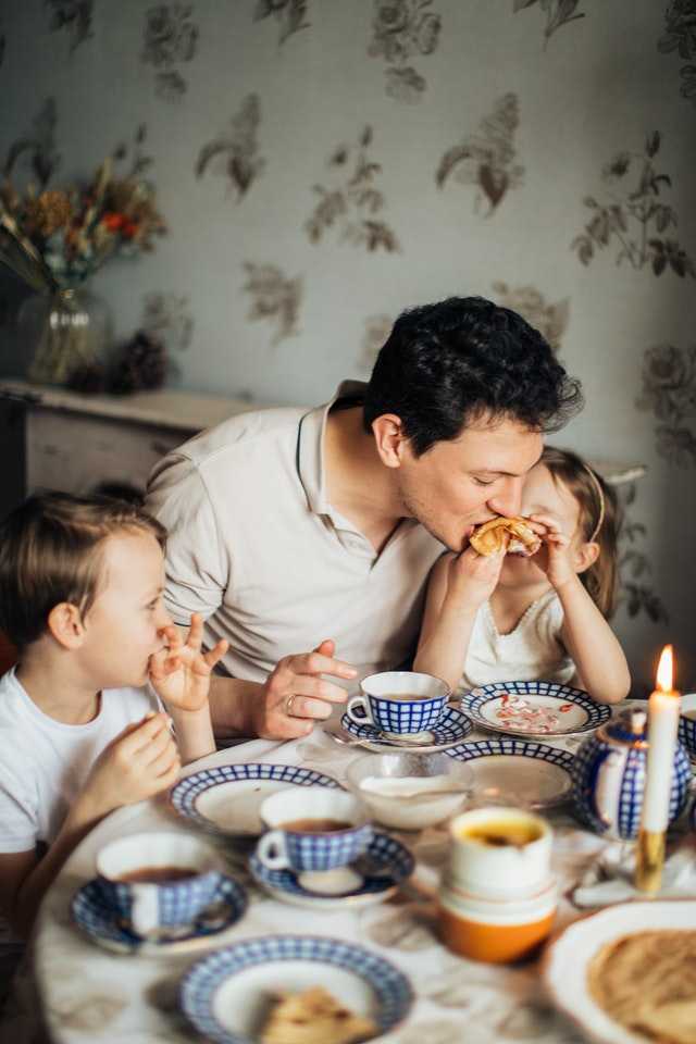 eating with kids